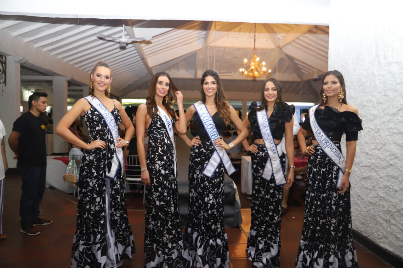 Segunda Princesa, Zara Skaugvoll Triana, Wendy Tarin López Scarpetta, Señorita Huila 2018, Ana Isabel Valencia, Gestora Social del Municipio; Señorita Colombia, Gabriela Tafur Nader, Gilberto Rojas Trujillo, Secretario de Cultura de Neiva,  Primera Princesa, María Alejandra Vengoechea Cárcamo y la Tercera Princesa,  Yaiselle Tous Tejada.